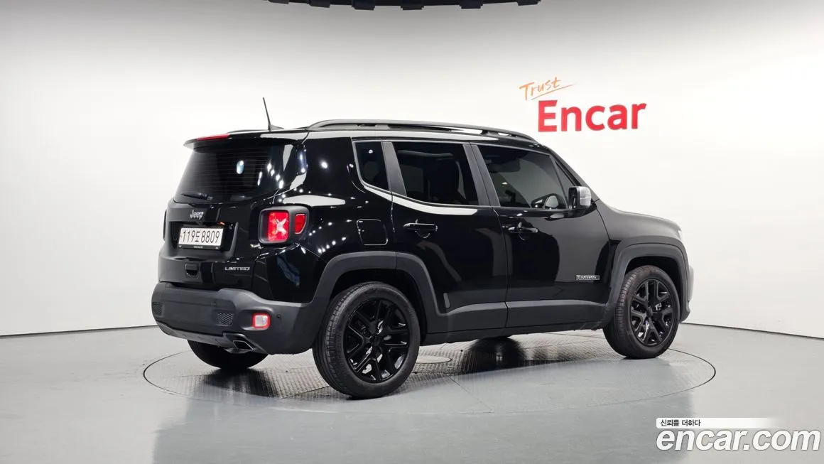 Jeep Renegade — фото 2