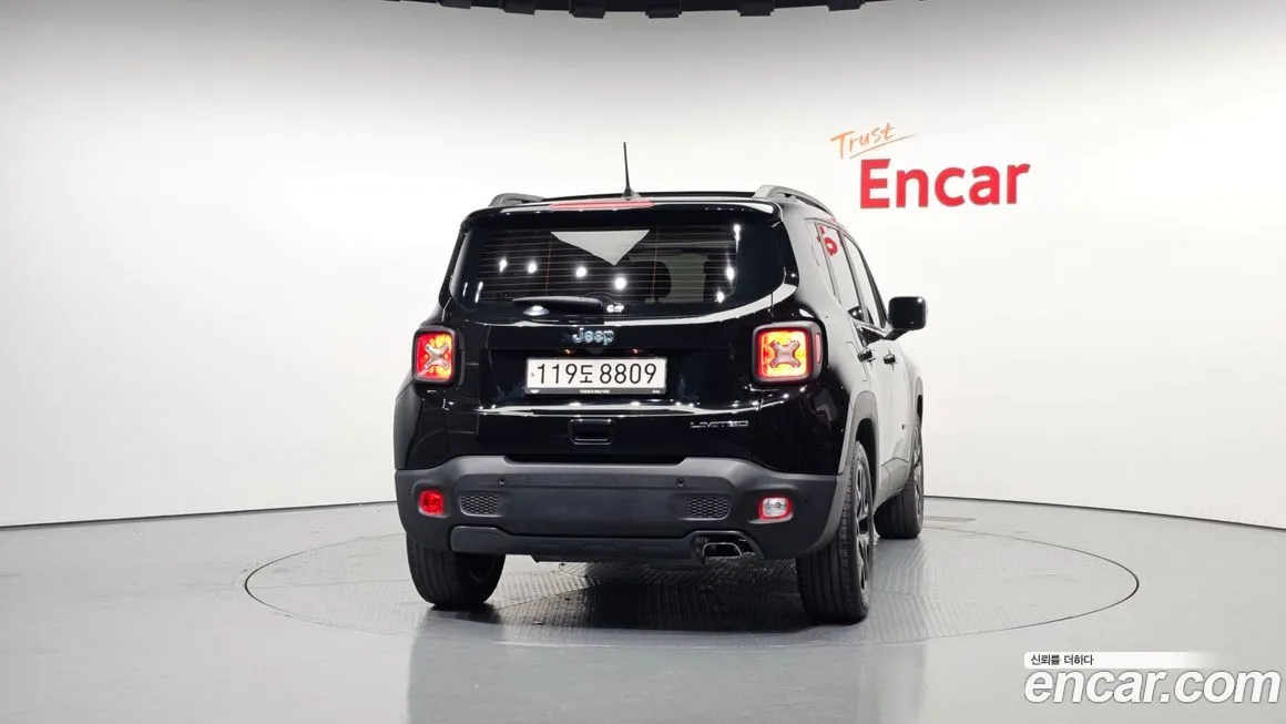 Jeep Renegade — фото 4