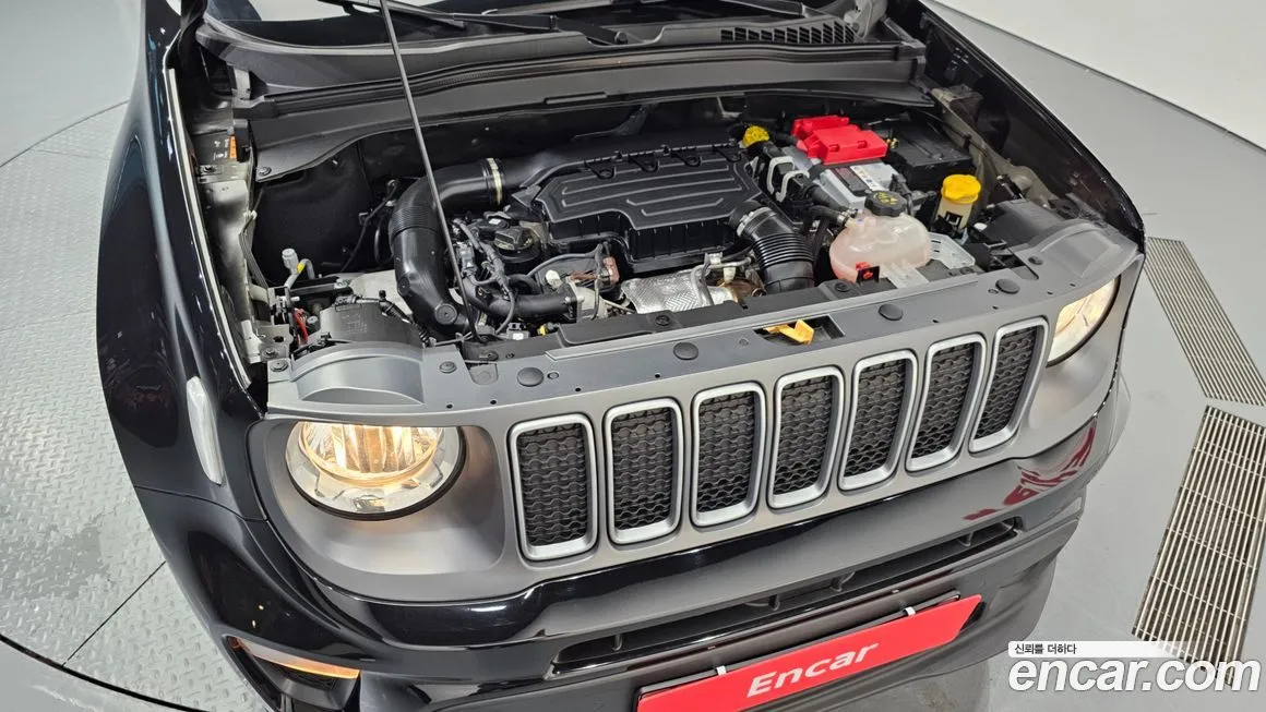 Jeep Renegade — фото 6