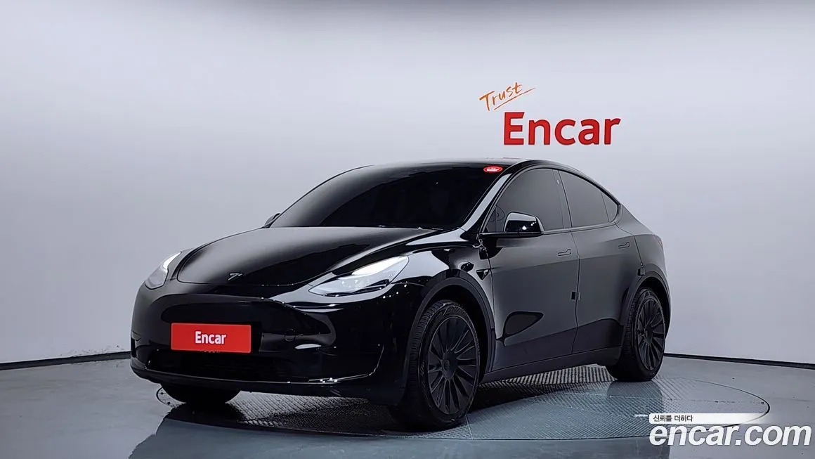 Tesla Model Y — фото 1