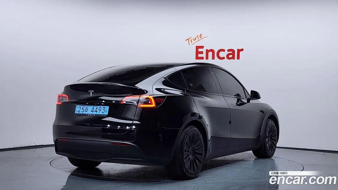 Tesla Model Y — фото 2