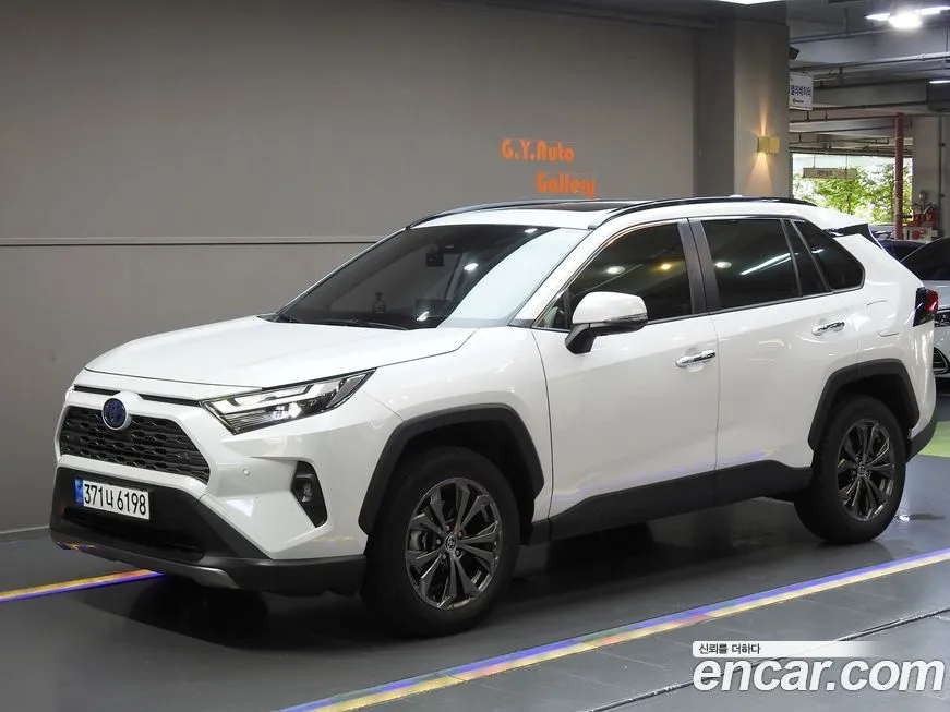 Toyota RAV4 — фото 1