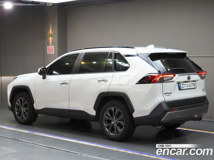 Toyota RAV4 — фото 2