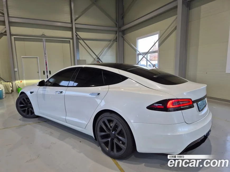 Tesla Model S — фото 4
