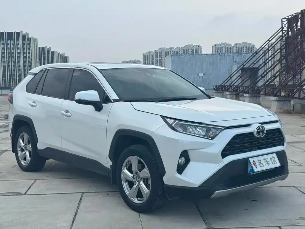 Toyota RAV4 — фото 2