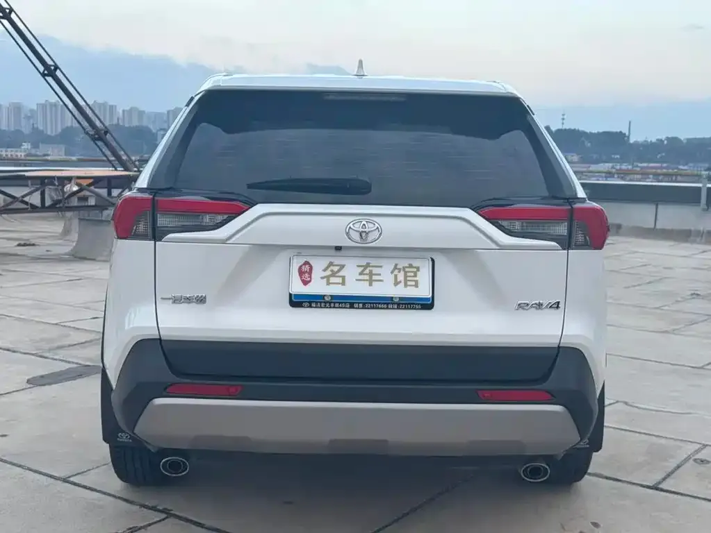 Toyota RAV4 — фото 5