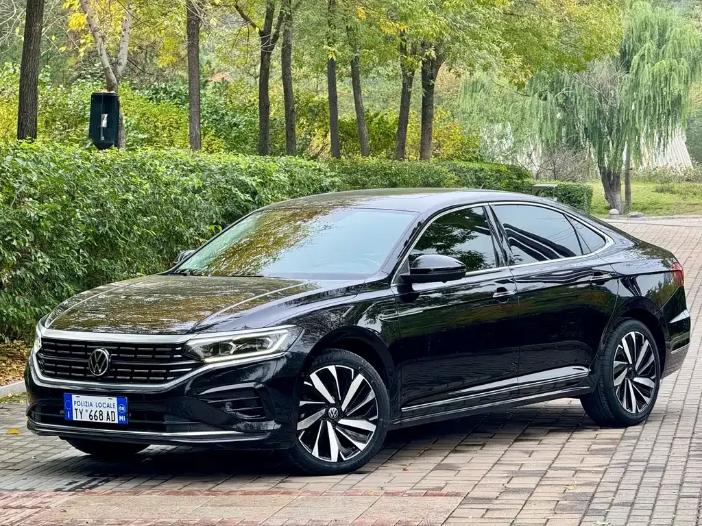 Volkswagen Passat — фото 1