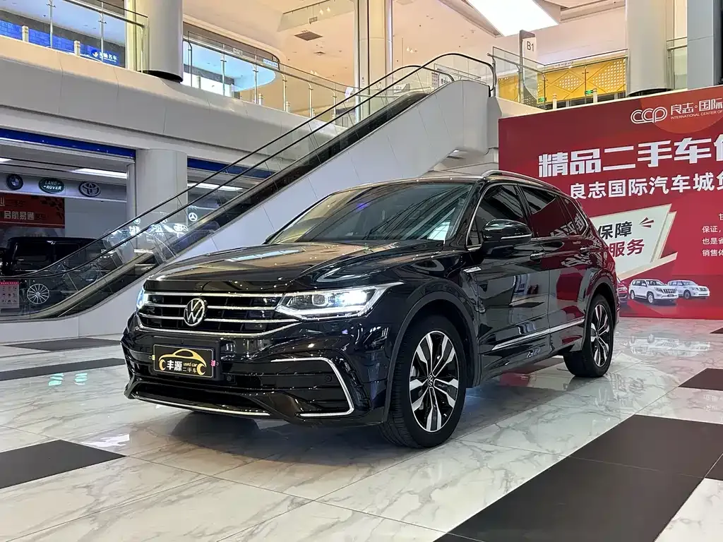 Volkswagen Tiguan L — фото 1