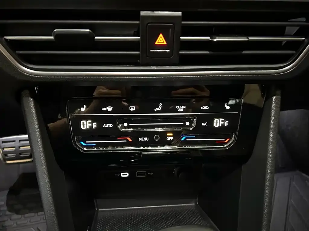 Volkswagen Tiguan L — фото 10