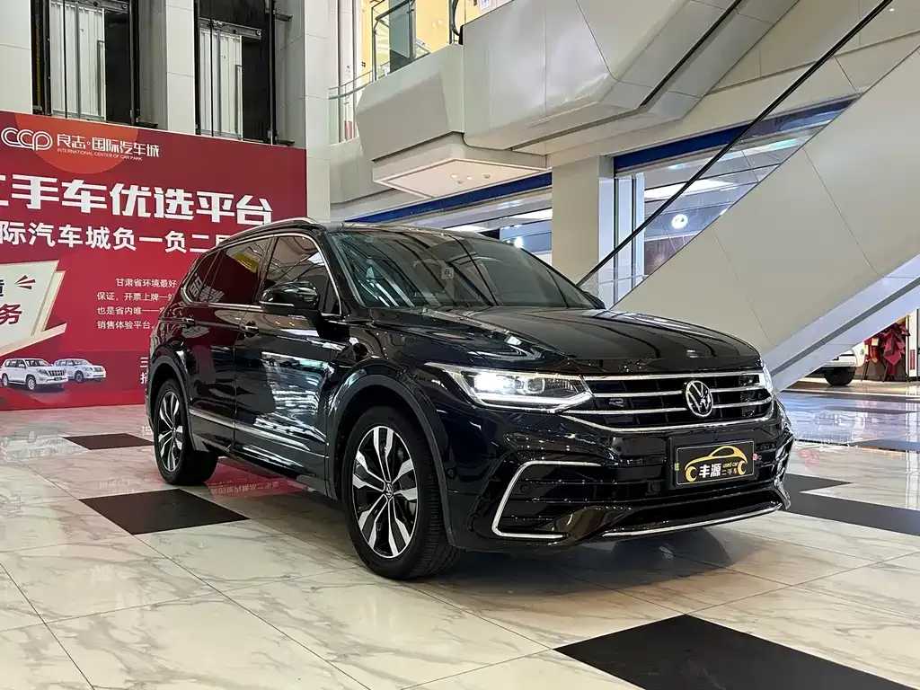 Volkswagen Tiguan L — фото 3
