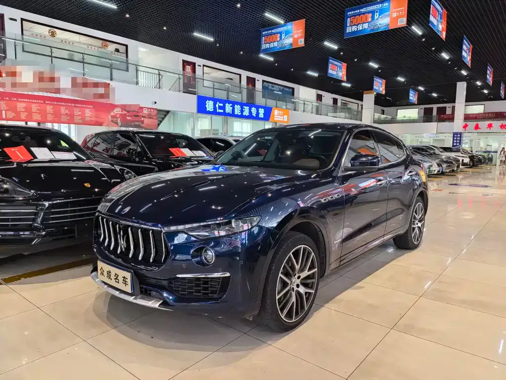 Maserati Levante — фото 1