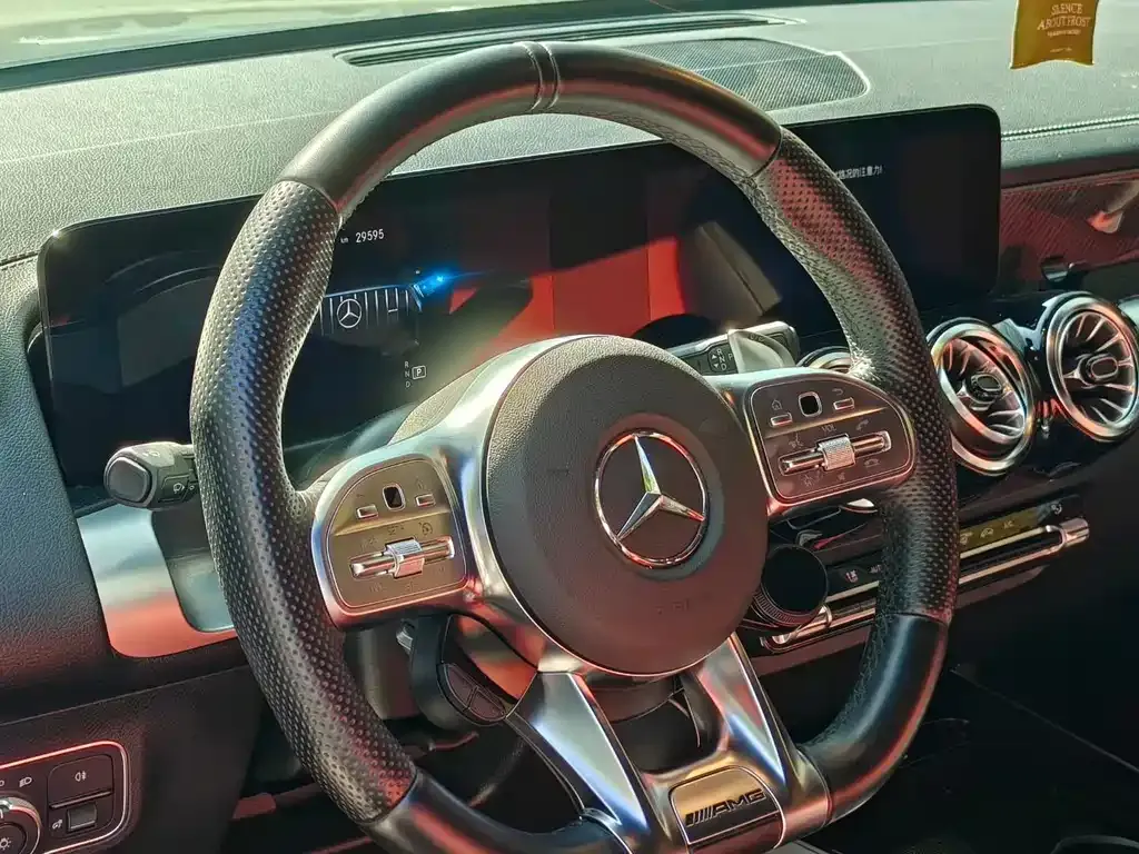 Mercedes-Benz GLB AMG — фото 3