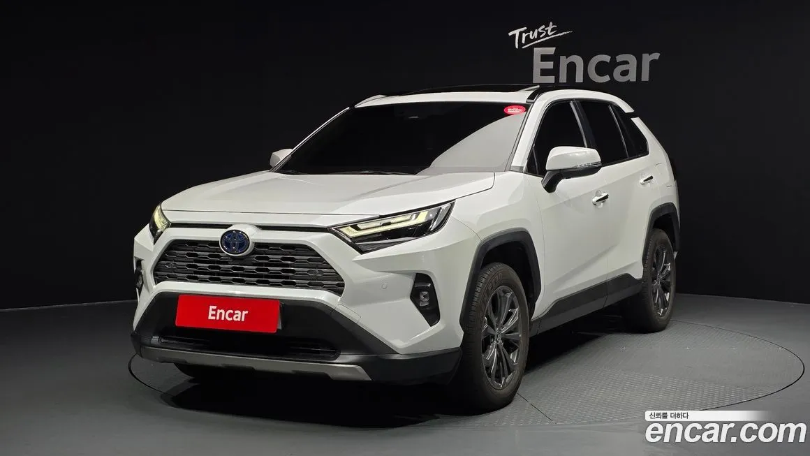 Toyota RAV4 — фото 1