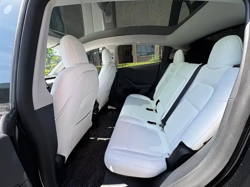 Tesla Model Y — фото 5