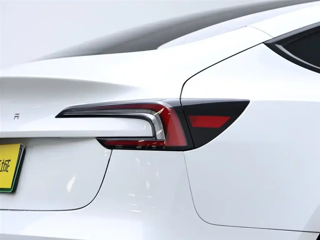 Tesla Model 3 — фото 5