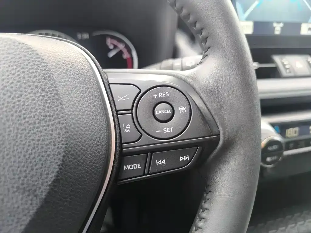 Toyota RAV4 — фото 10
