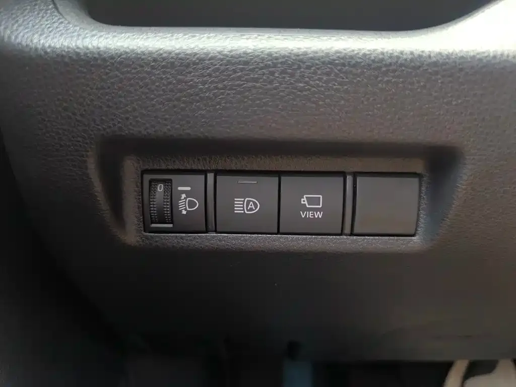 Toyota RAV4 — фото 6