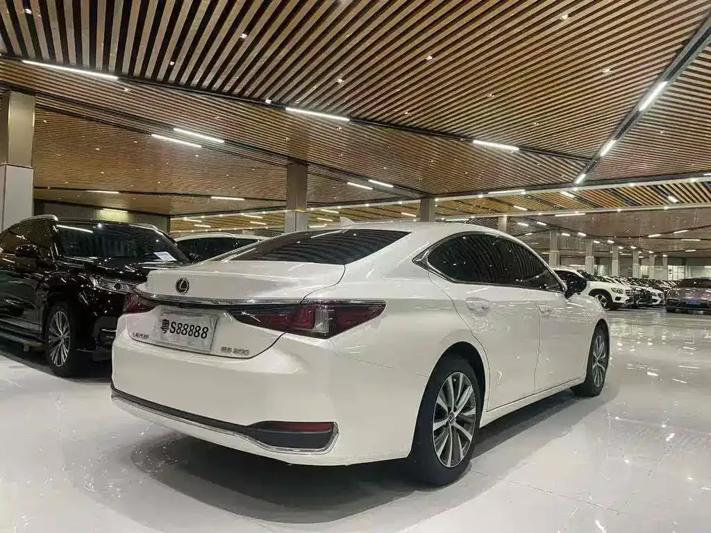 Lexus ES — фото 5