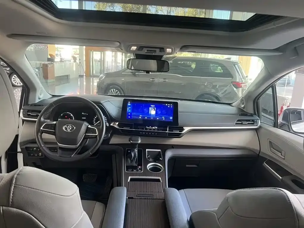 Toyota Granvia — фото 8