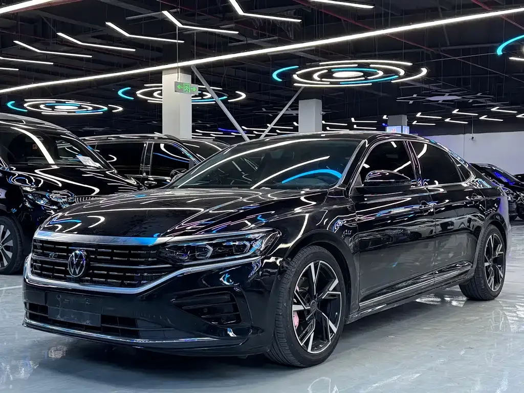 Volkswagen Passat — фото 1