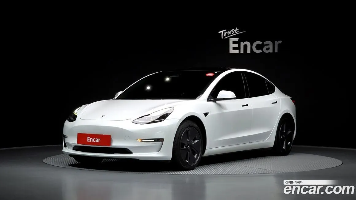 Tesla Model 3 — фото 1