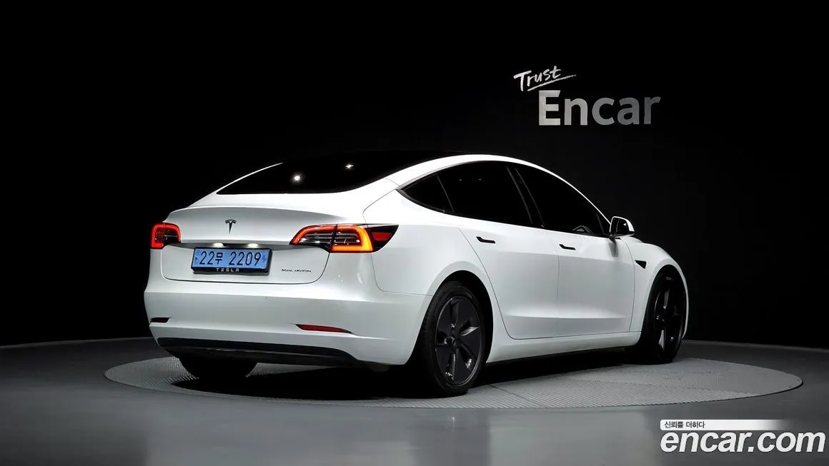 Tesla Model 3 — фото 2