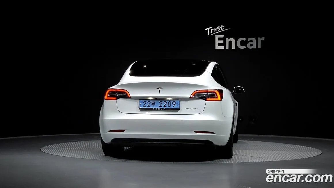 Tesla Model 3 — фото 4