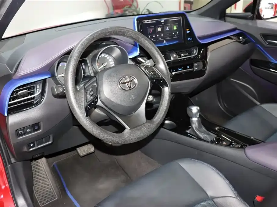 Toyota C-HR — фото 10