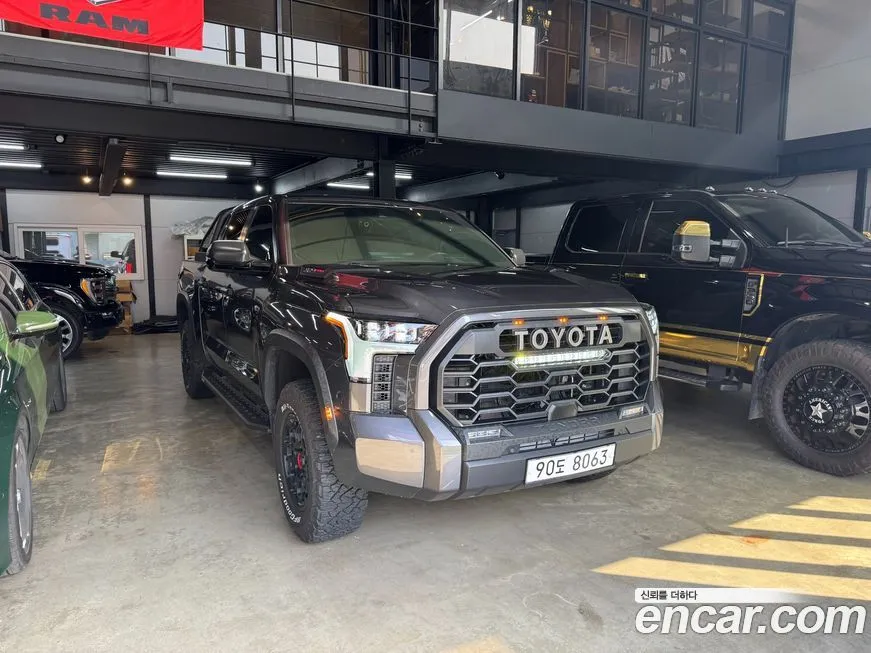 Toyota Tundra — фото 1