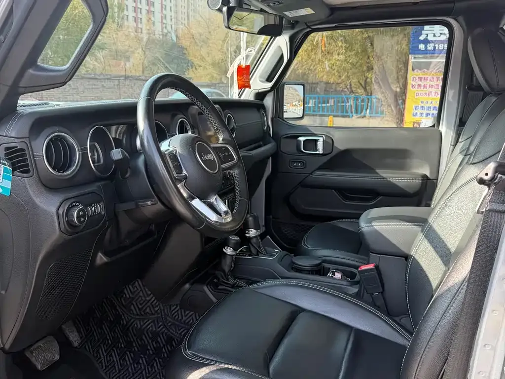 Jeep Wrangler — фото 4