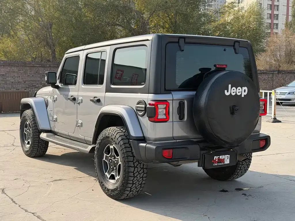 Jeep Wrangler — фото 7