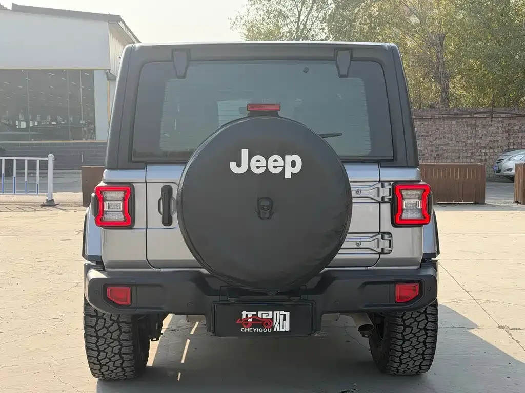 Jeep Wrangler — фото 8