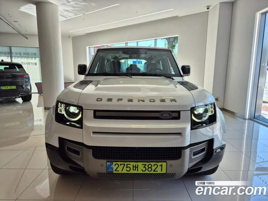 Land Rover Defender — фото 1