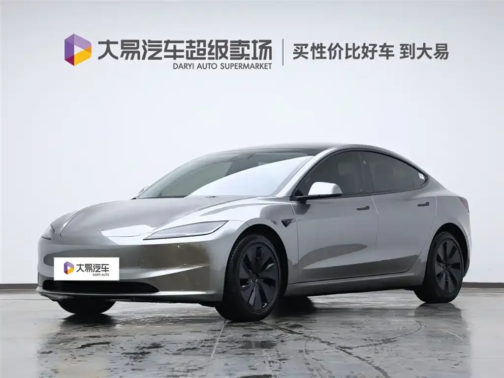Tesla Model 3 — фото 1