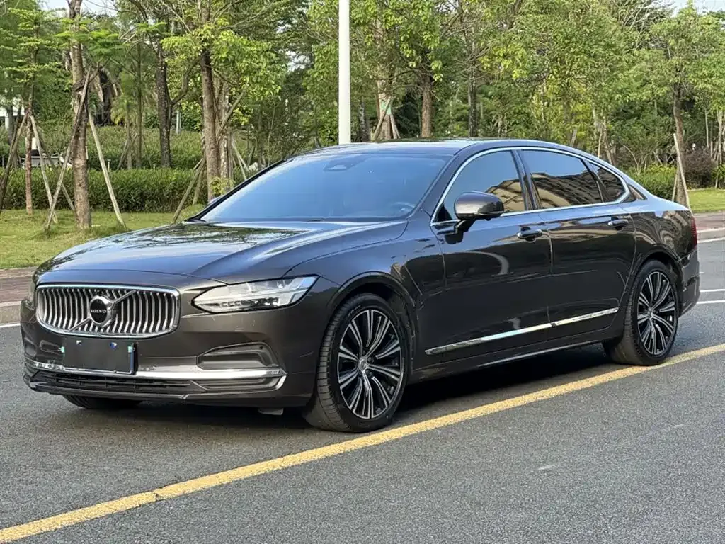 Volvo S90 — фото 1