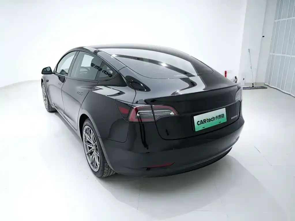 Tesla Model 3 — фото 10