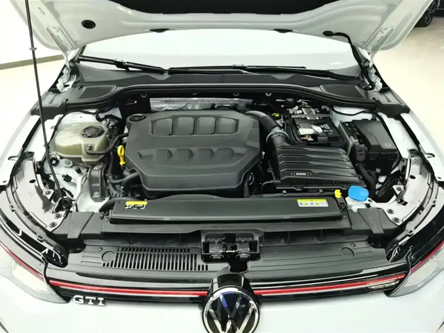 Volkswagen Golf GTI — фото 10