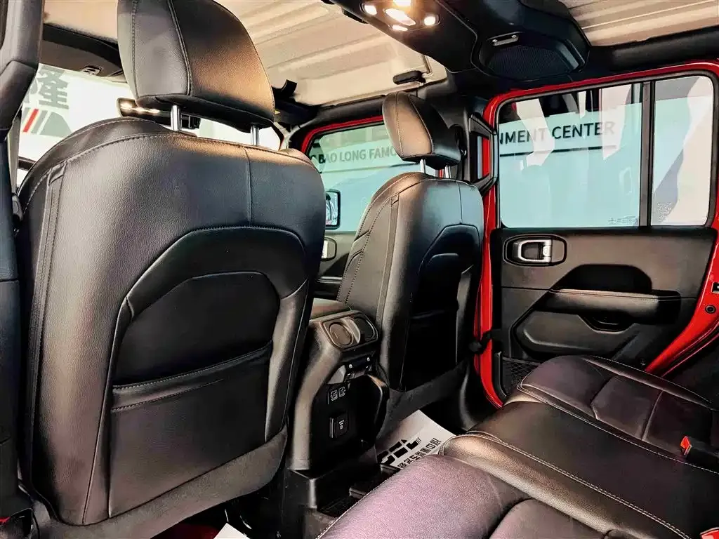 Jeep Wrangler — фото 10