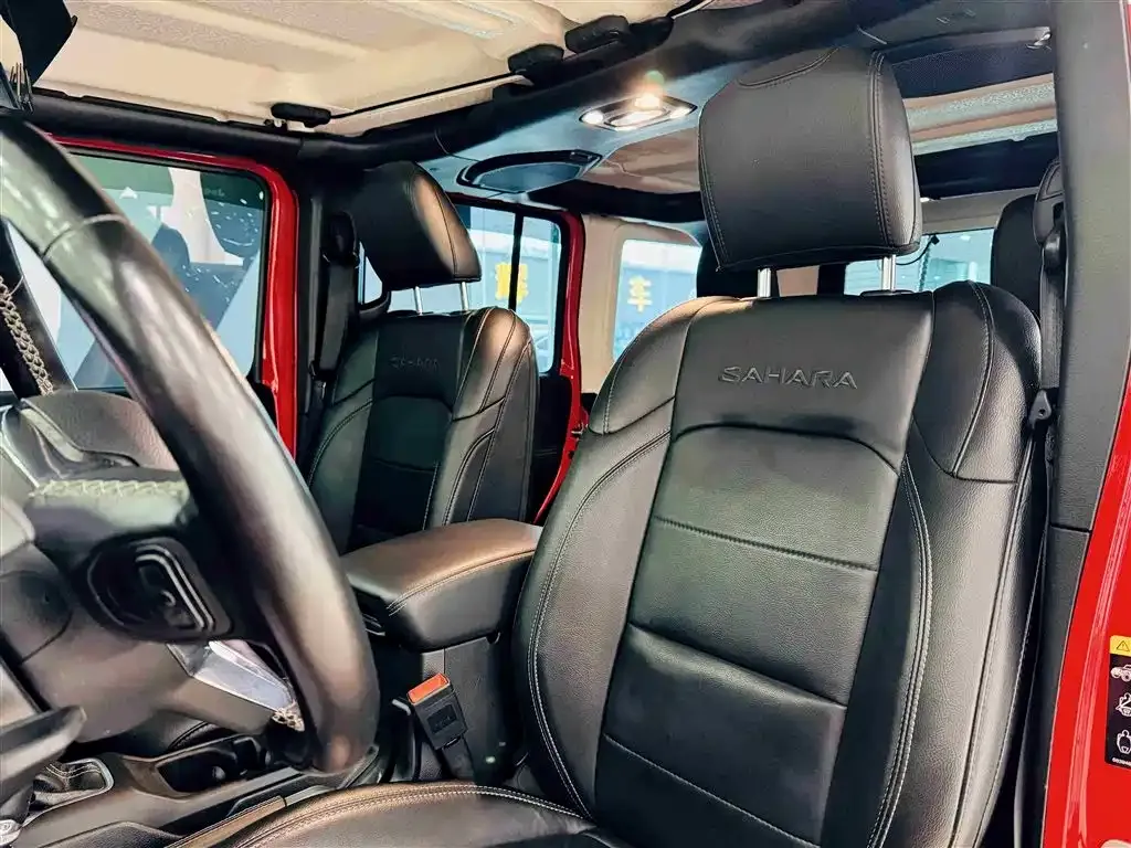 Jeep Wrangler — фото 9