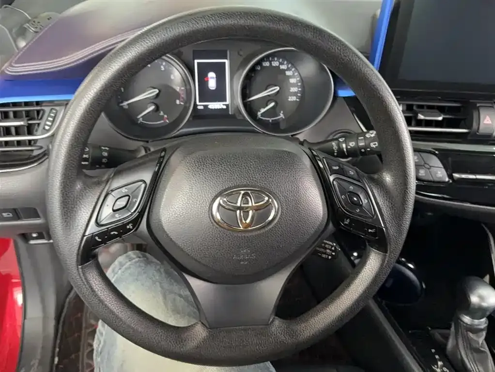 Toyota C-HR — фото 4