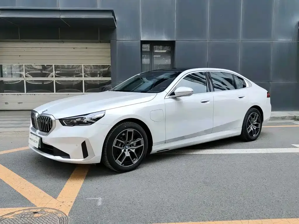BMW i5 — фото 1