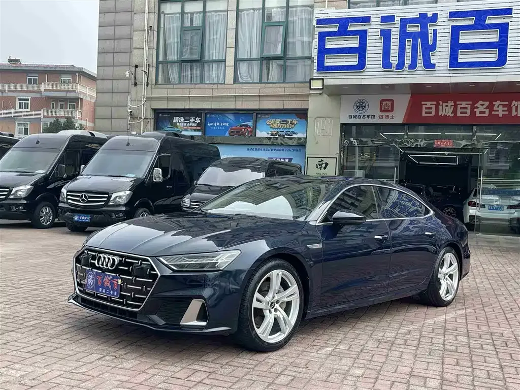 Audi A7L — фото 1
