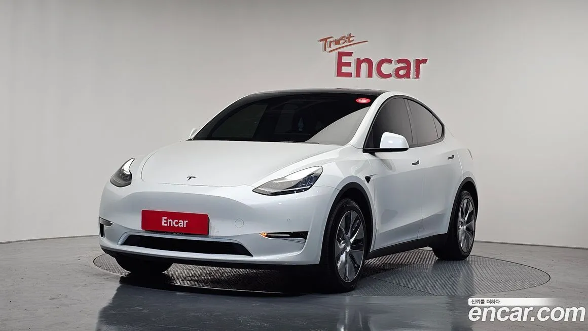 Tesla Model Y — фото 1