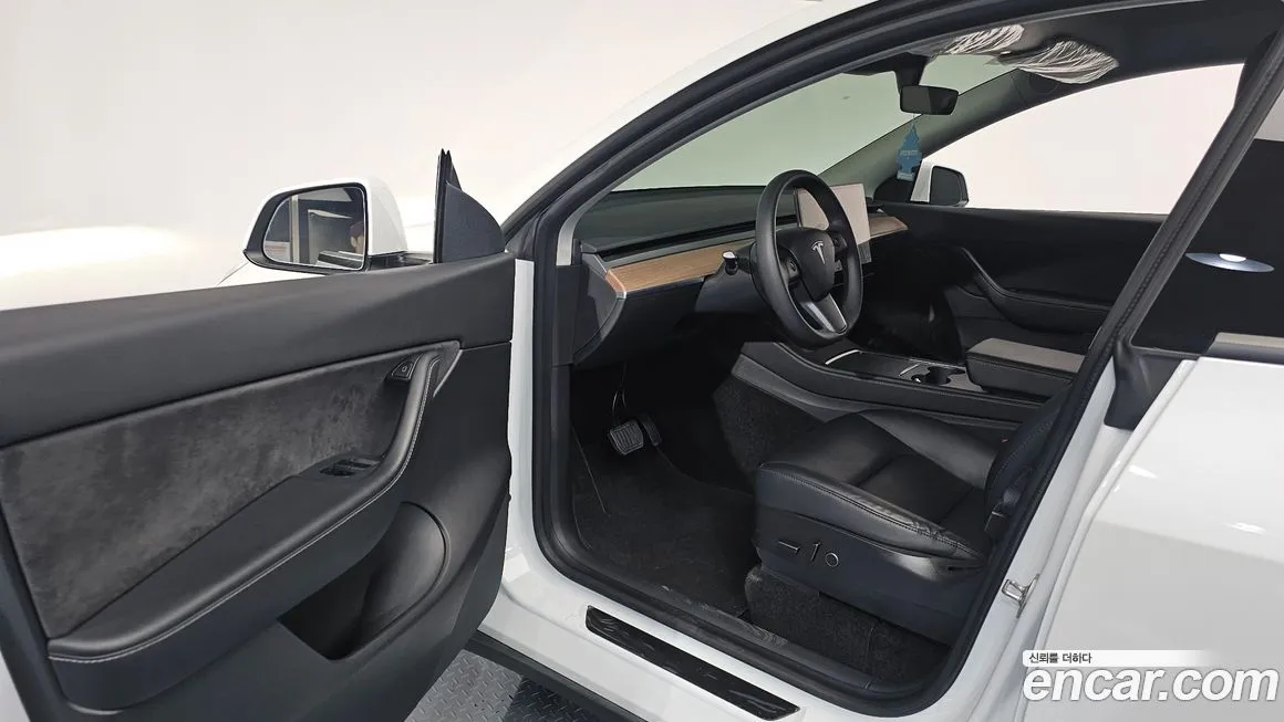 Tesla Model Y — фото 10