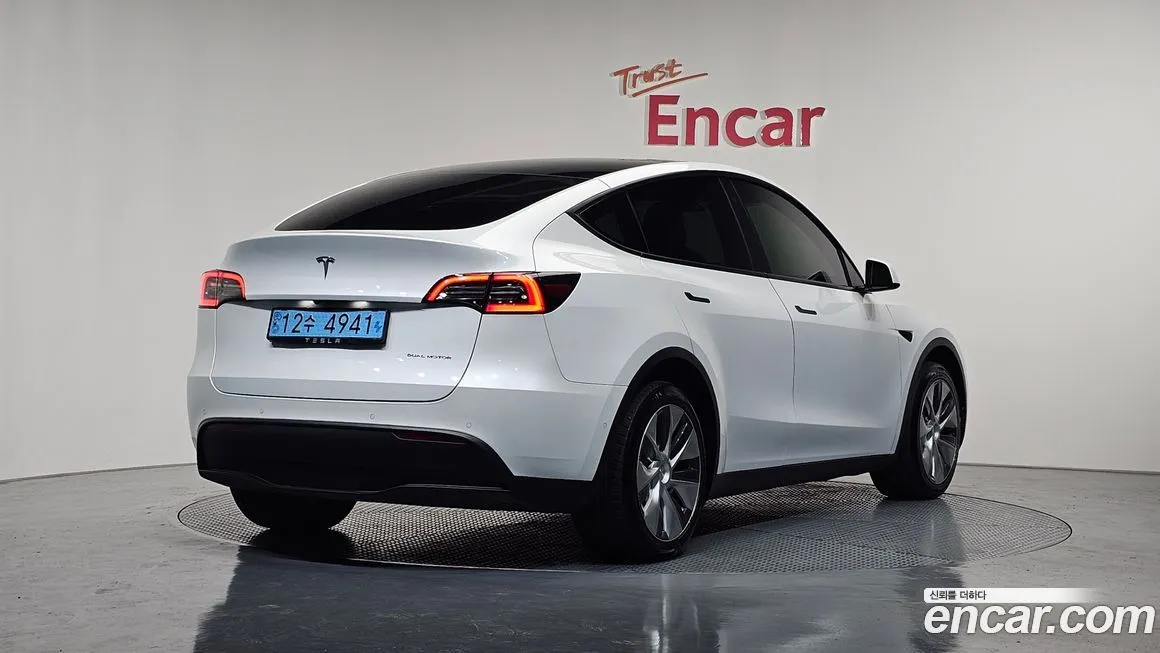 Tesla Model Y — фото 2