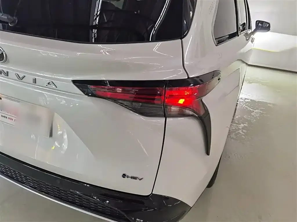 Toyota Granvia — фото 9