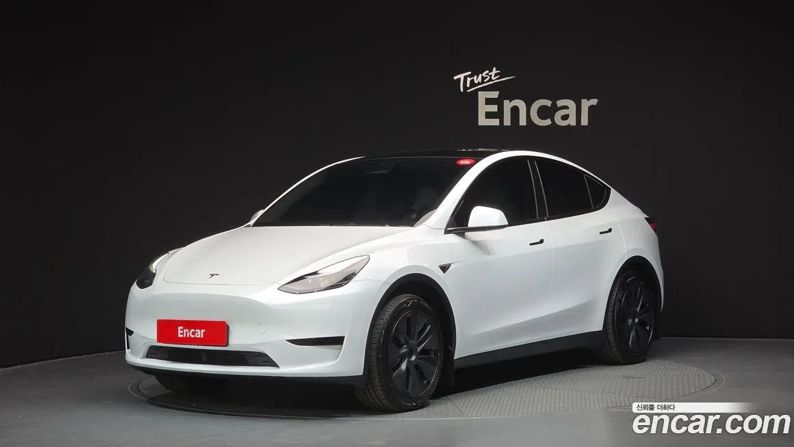 Tesla Model Y — фото 1