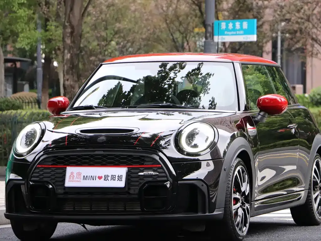 MINI JCW (John Cooper Works) — фото 1