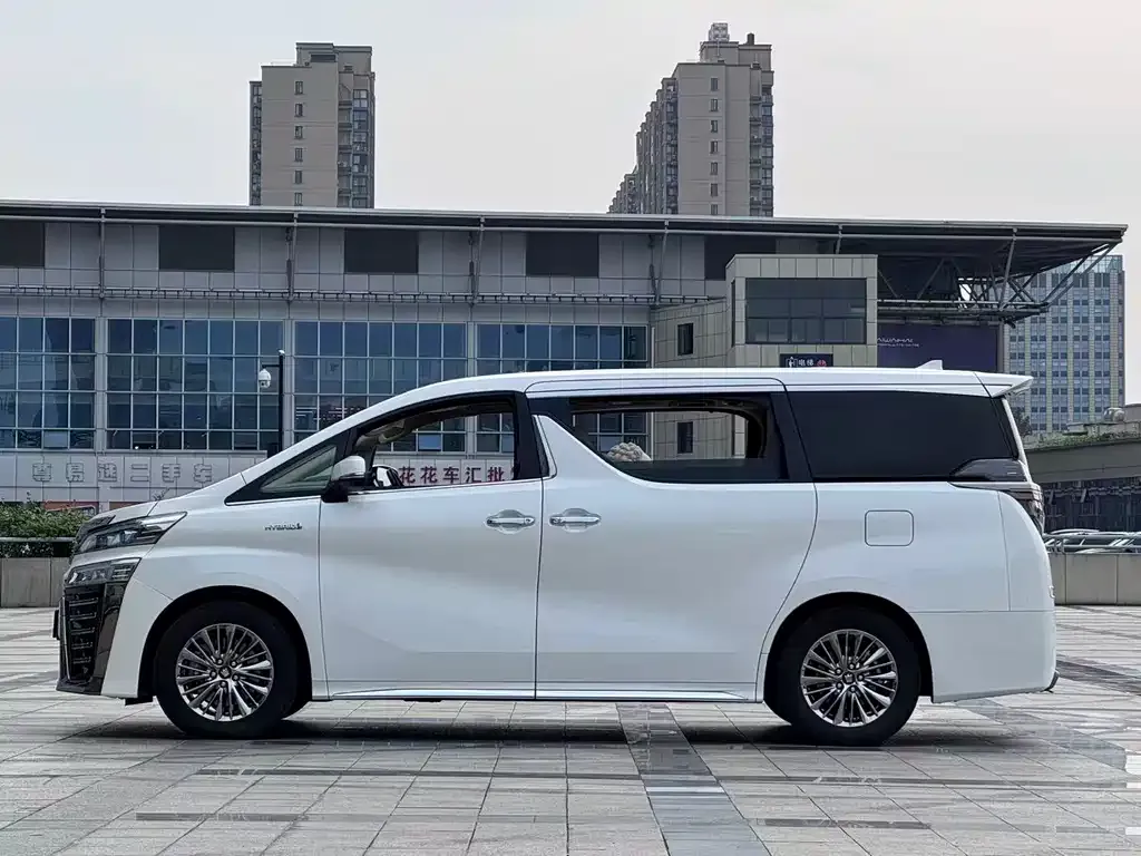 Toyota Vellfire — фото 3