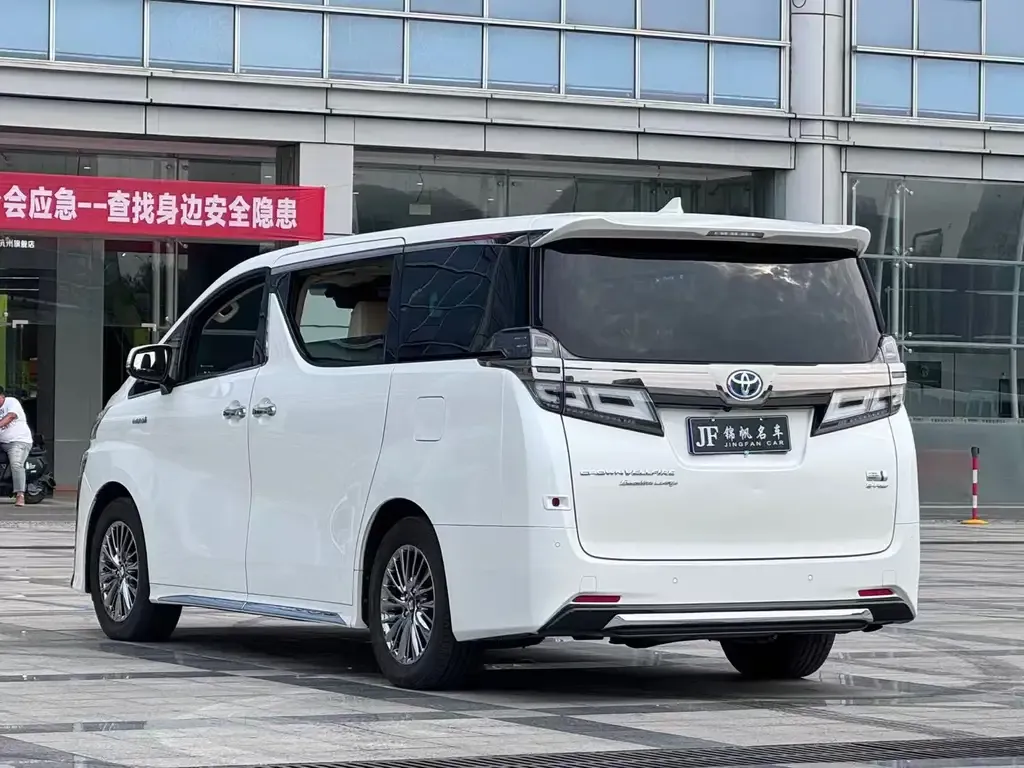 Toyota Vellfire — фото 4